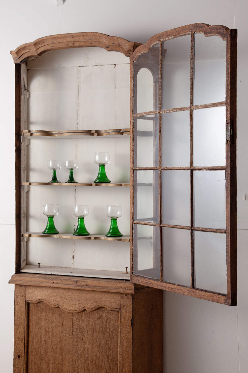 stoop | 19th Century Dutch Glass Cupboard