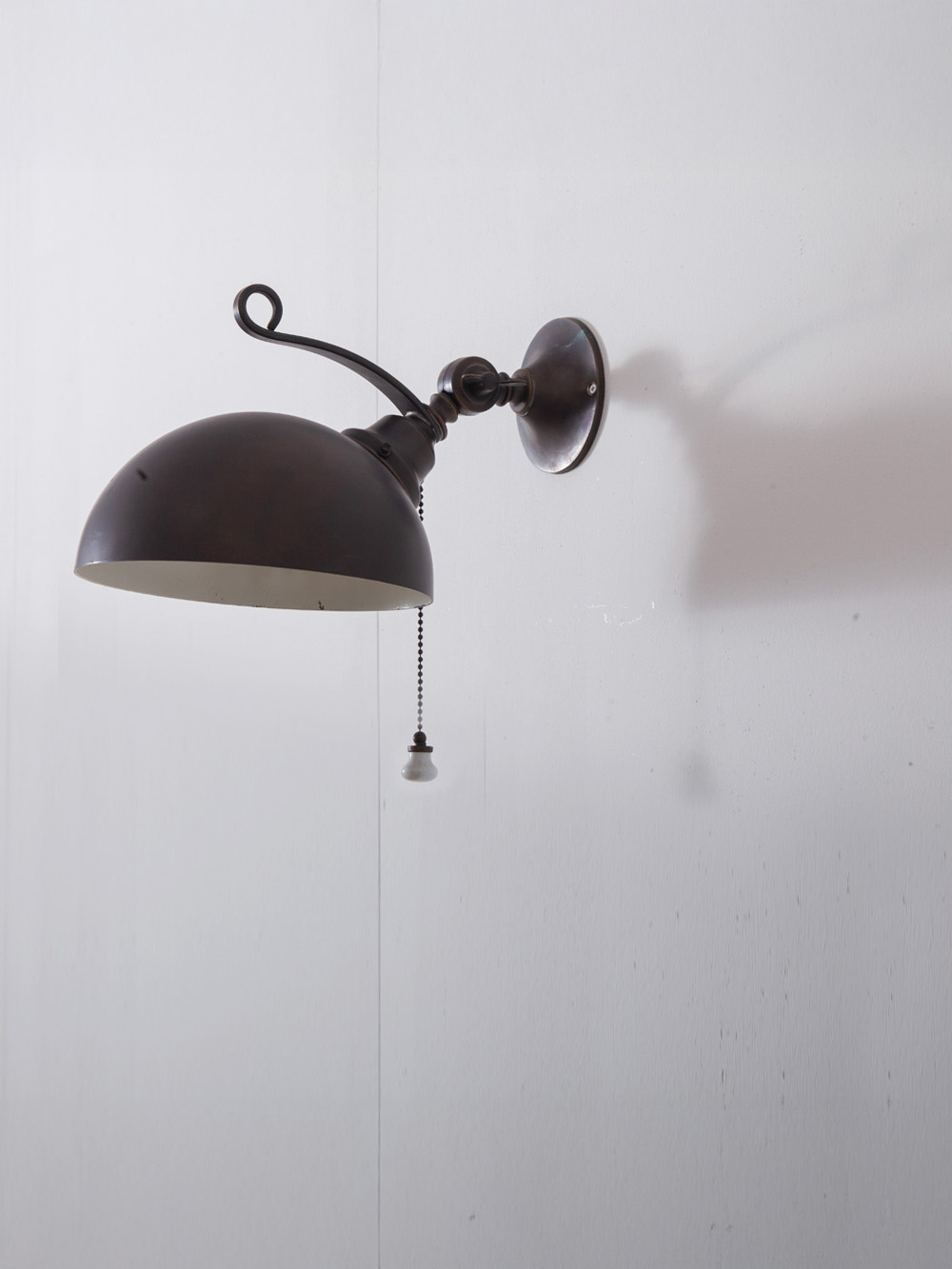 Wall Lamp in Brass with Central Articulation