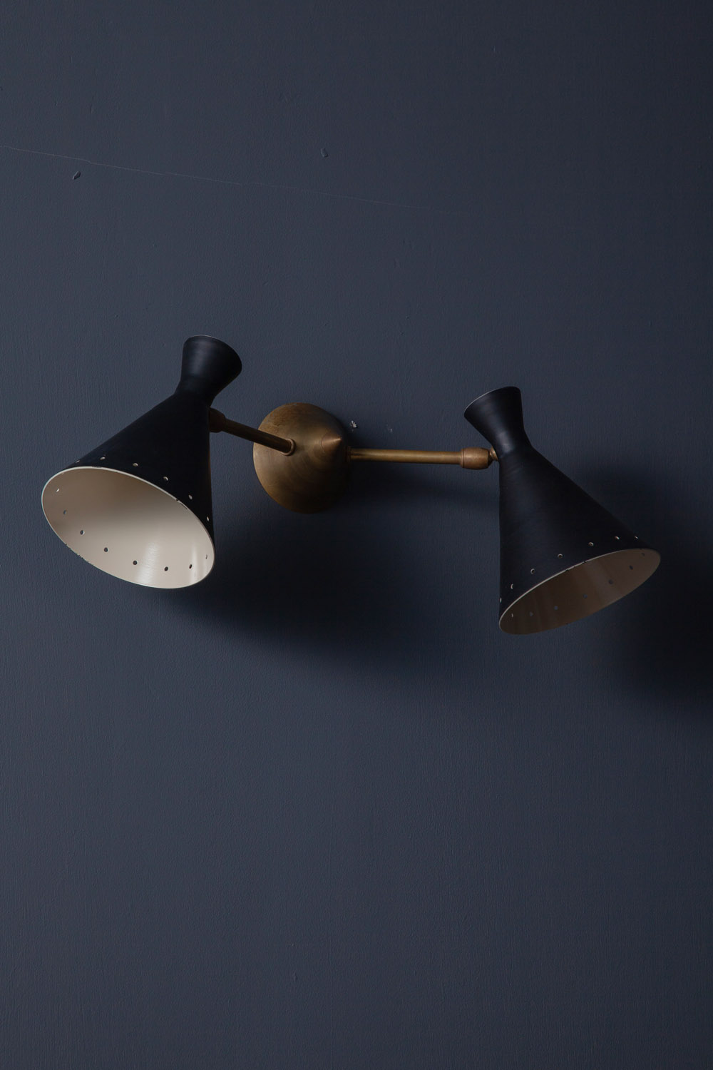 stoop | Adjustable Dual Wall Light in Brass and Black