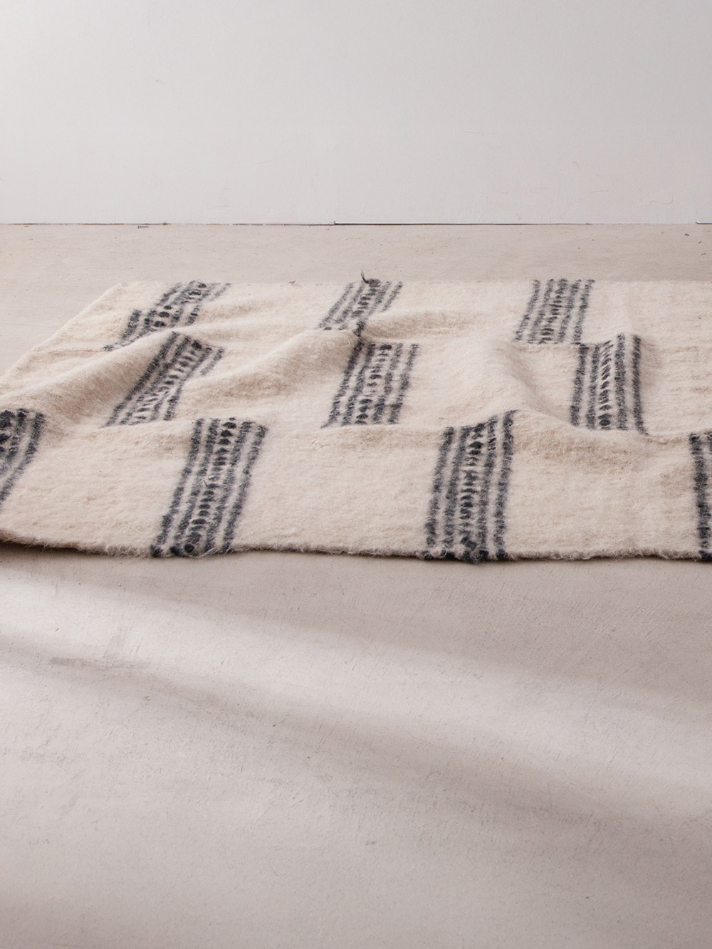 Hungary Rug in Black and White