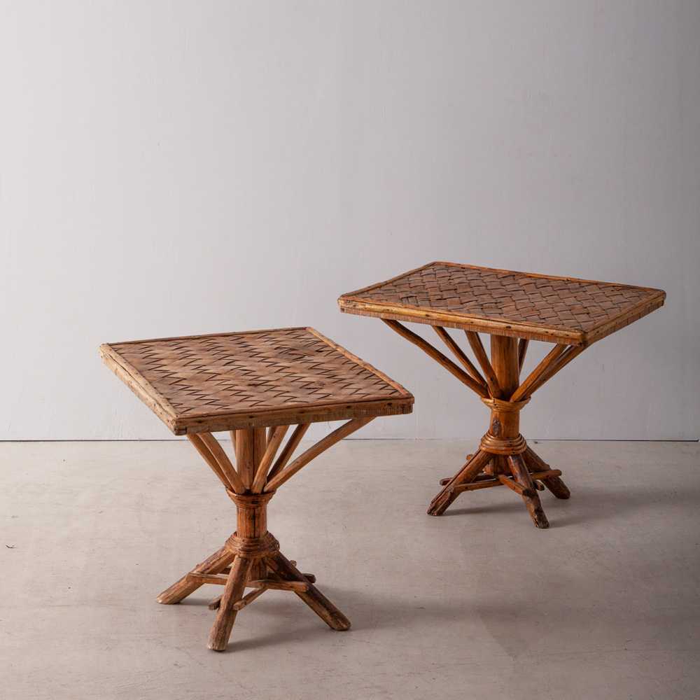 French Vintage Rattan Side Table
France , 1950
ヴィンテージのラタンサイドテーブル。
天板の編み方が特徴的な柔らかな印象のテーブルです。
小ぶりなサイズ感で、ディスプレイ台などとしても使用できそうです。
Stock：2
