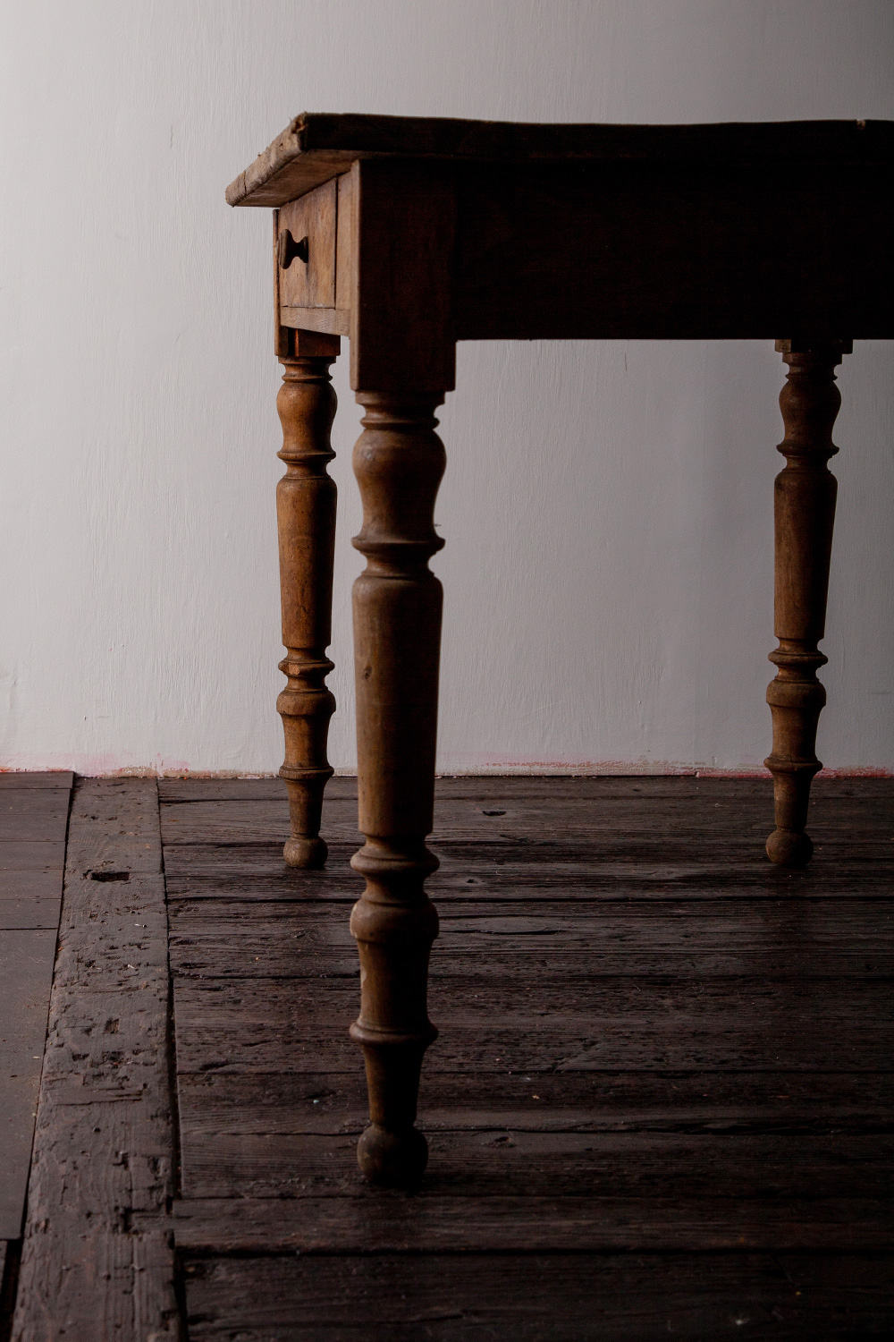 stoop | French Antique Table with a Drawer