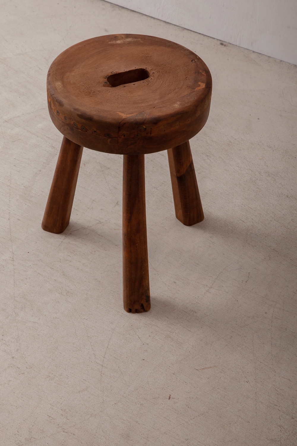 Studio khii 梅本敏明/Cedar stool スツール | klein-transport.nl