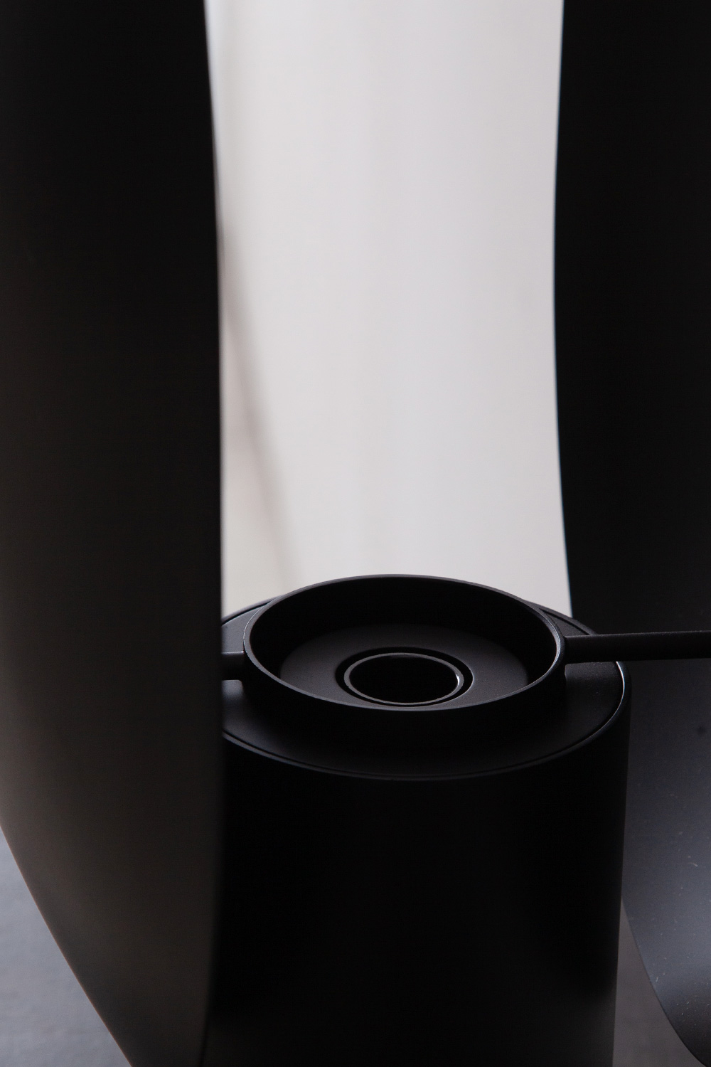 Oval Table Lamp in Black and Metal