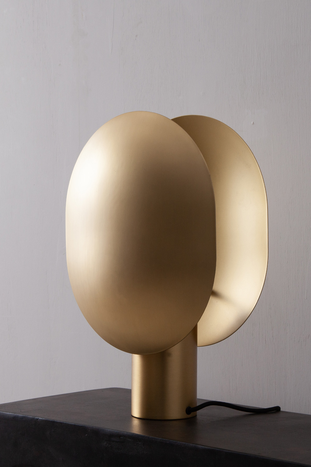 Oval Table Lamp in Gold and Metal