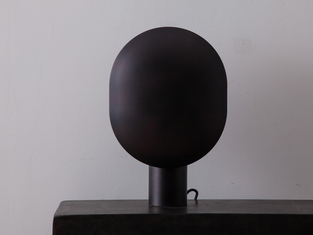 Oval Table Lamp in Black and Metal