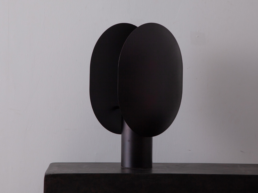 Oval Table Lamp in Black and Metal
