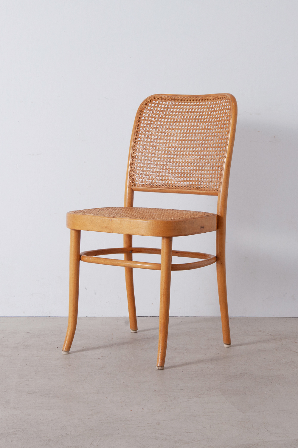 stoop | Bent Wood Chair No.811 “Prague” by Josef Hoffmann for THONET