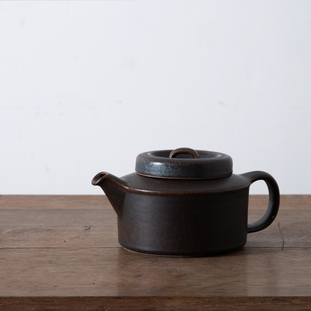 Tea Pot “Ruska” for ARABIA by Ulla Procope