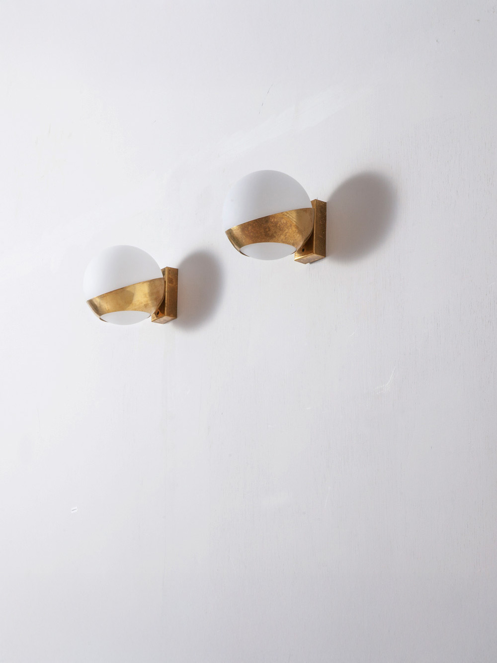 Ball Wall Light in Brass and Glass