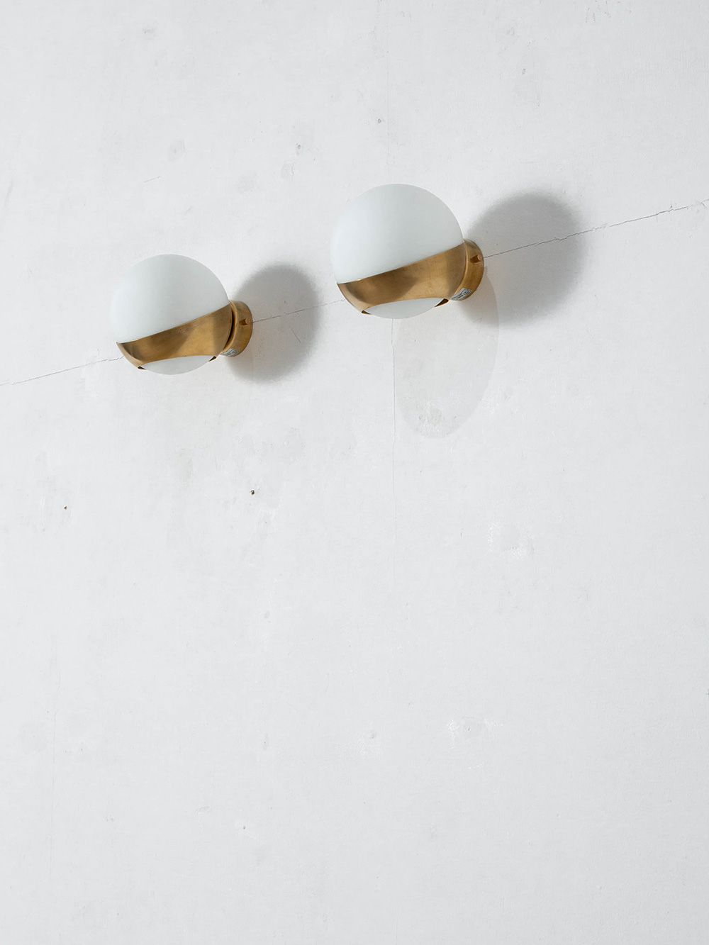 Ball Wall Light in Brass and Glass