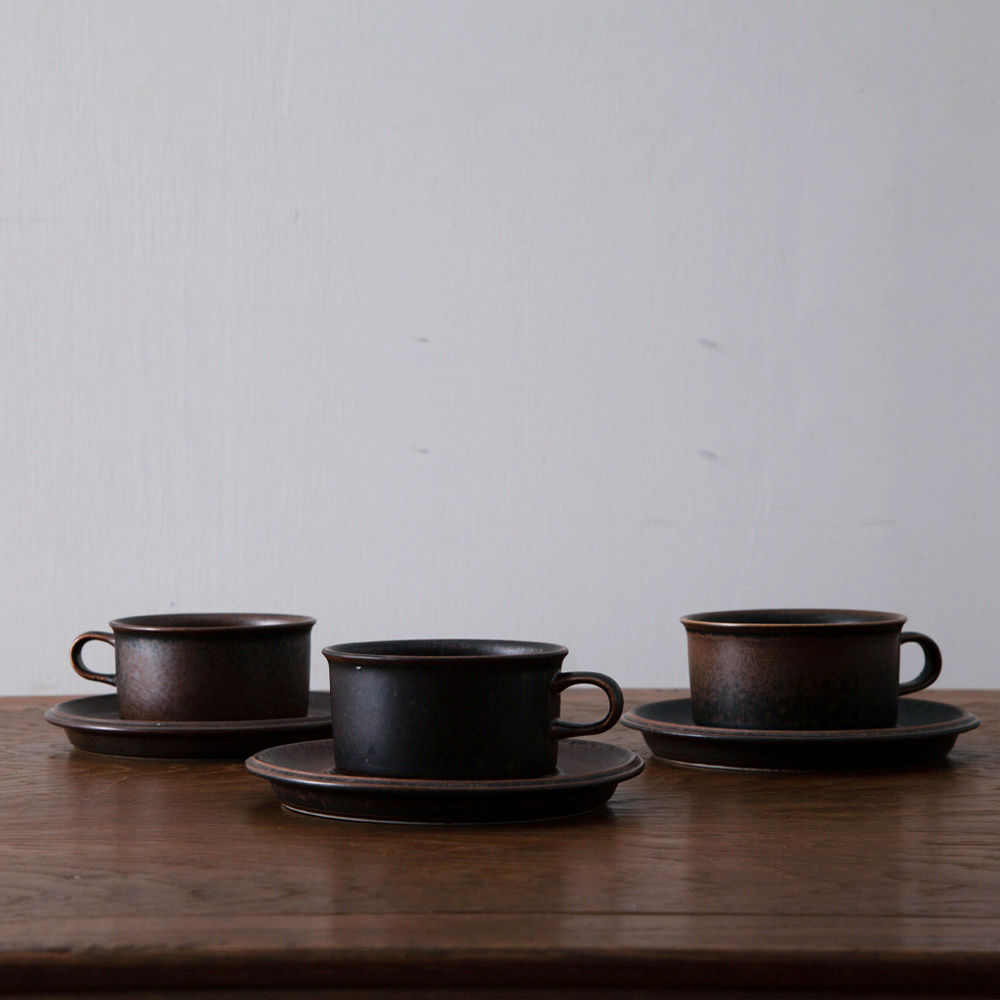 Tea Cup & Saucer Set “Ruska” for ARABIA by Ulla Procope