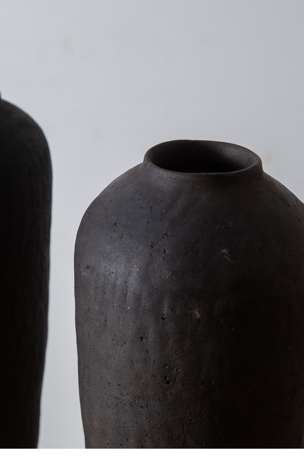 Small “Noyaki” Flower Vase #009 by Taro Tanaka in Black