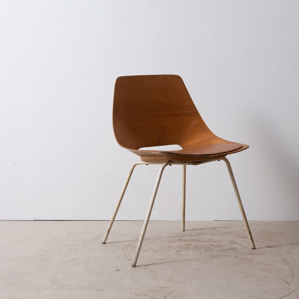 stoop | Tonneau Chair by Pierre Guariche for Steiner