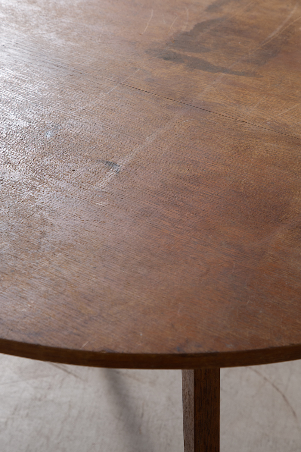 Vintage Round Table in Oak