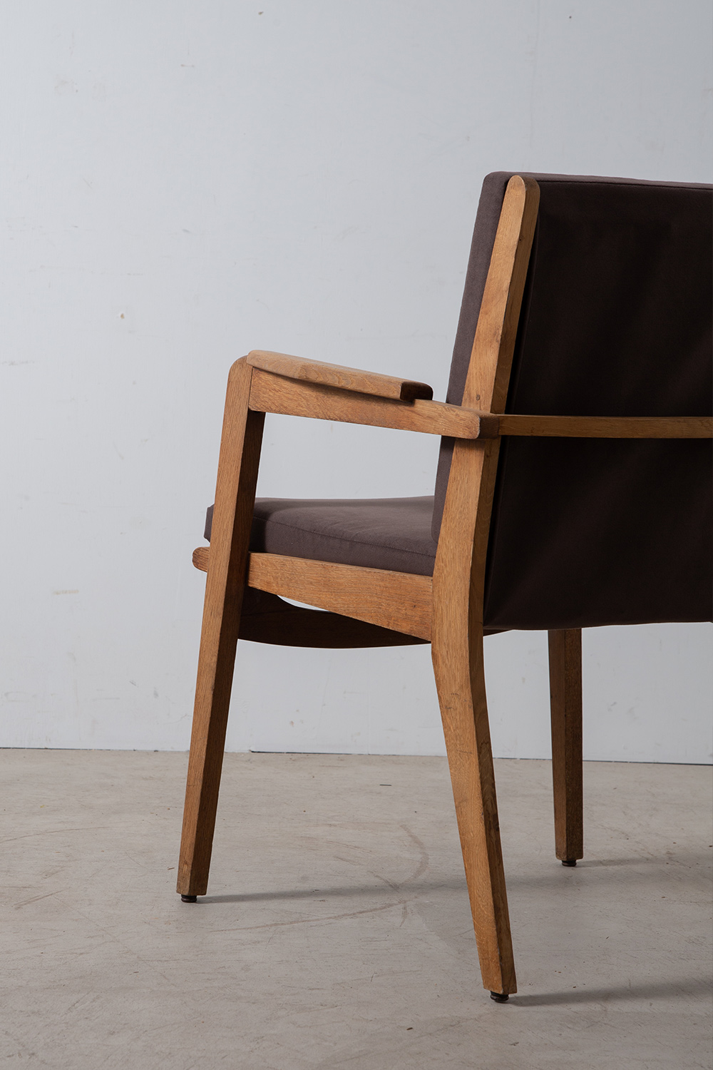 stoop | Arm Chair by Pierre Guariche in Oak and Suede