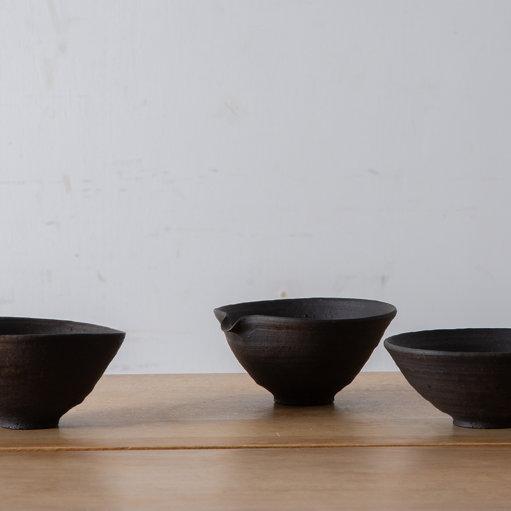 Lipped “Noyaki” Bowl #002 by Taro Tanaka in Black