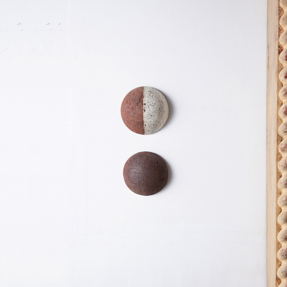 Hemisphere 170 by Tetsuya Hioki in Ceramic – No.22
Japan , Contemporary
半球陶板のウォールピース。
