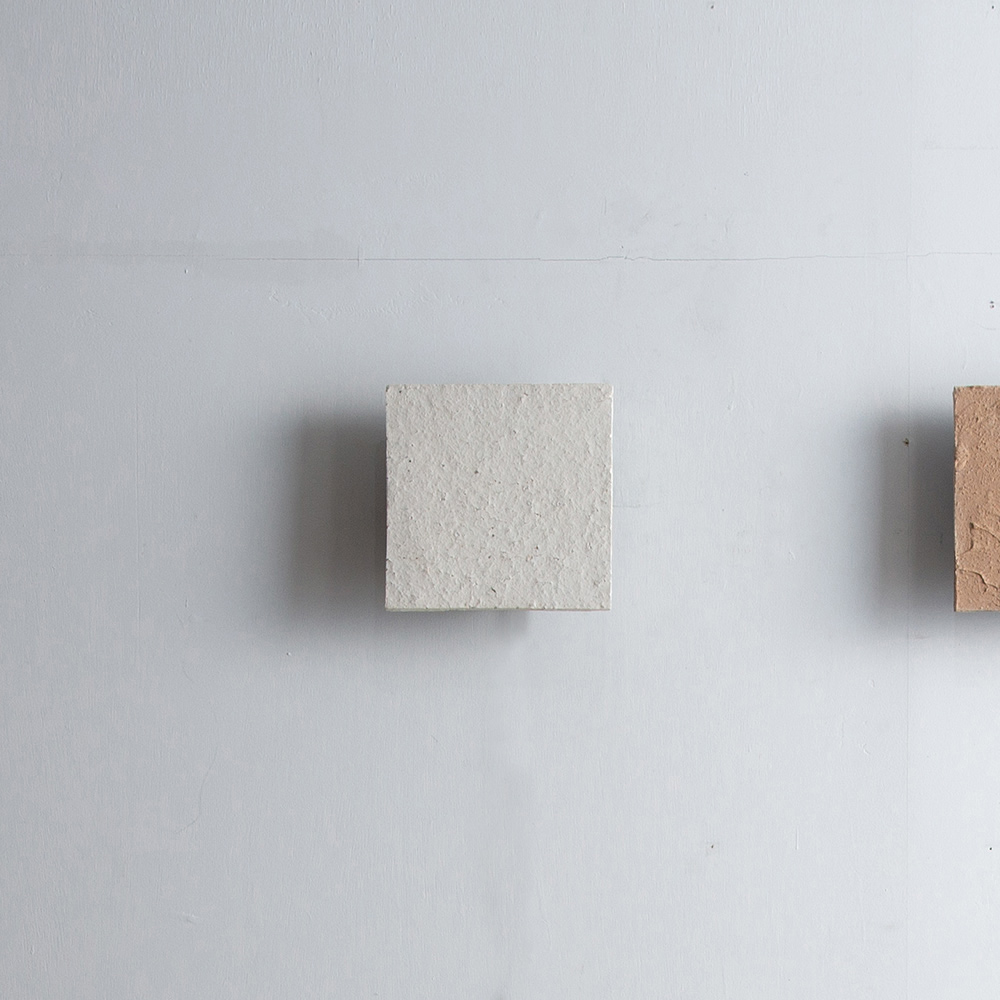 Wall Lamp for stoop by Tetsuya Hioki in White and Ceramic
