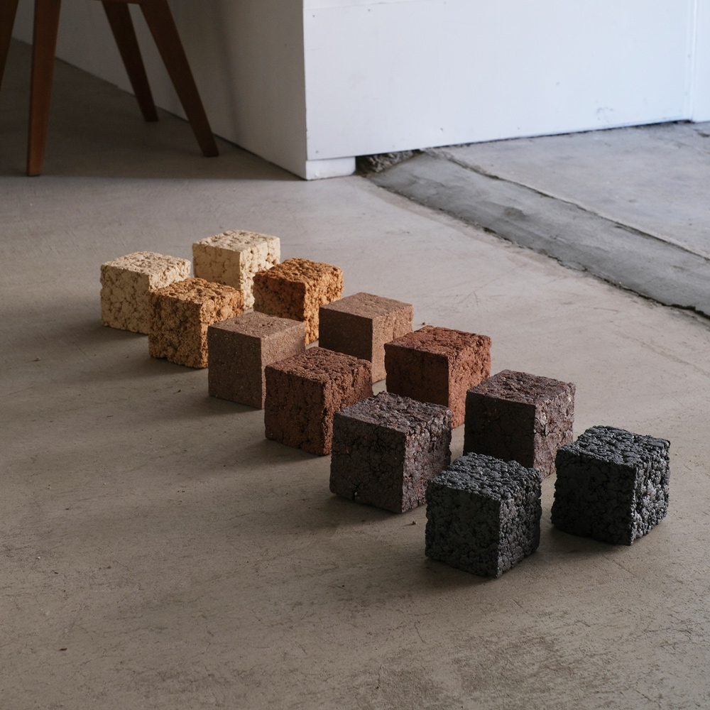 Cube 100 by Tetsuya Hioki in Ceramic – No.27
Japan , Contemporary
原土を焼成した立方体。

