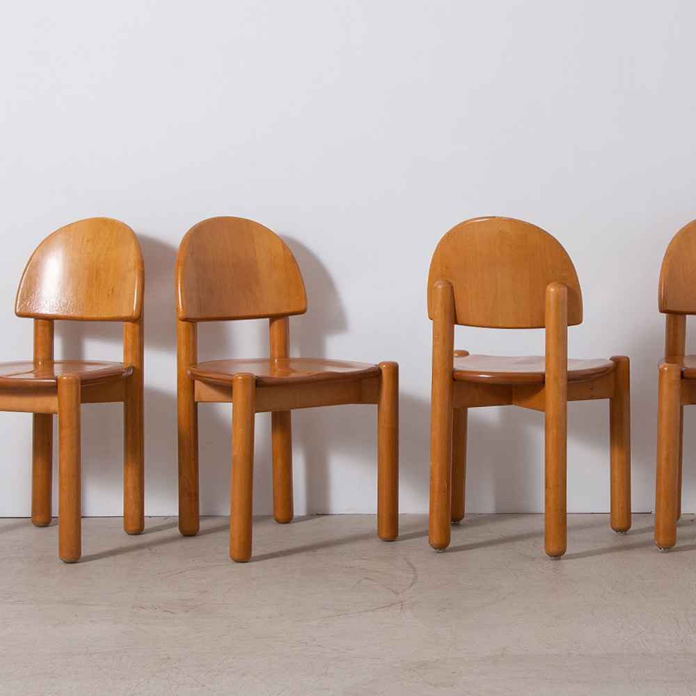 Dining Chair for Hirtshals Savvaerk by Rainer Daumiller in Pine
Denmark , 1970s
デンマーク出身のデザイナー、Rainer Daumiller（ライナー・ドーミラー）によるHirtshals Savvaerk社製のダイニングチェア。
パイン材による素材と、丸みを帯びたシルエットが温かみを感じさせるチェアです。
