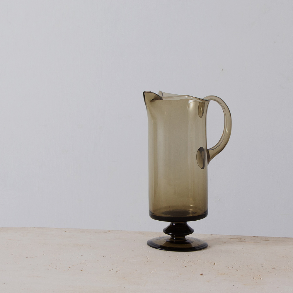 Vintage Pitcher in Glass and Grey
France , 1960s
フランスより、ガラスの美しいヴィンテージのピッチャー。
