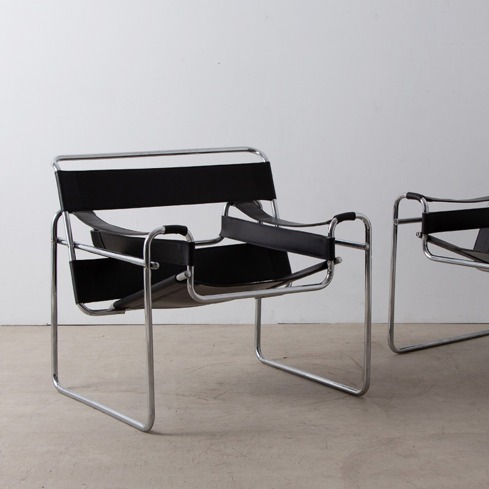 Wassily Lounge Chair by Marcel Breuer in Black