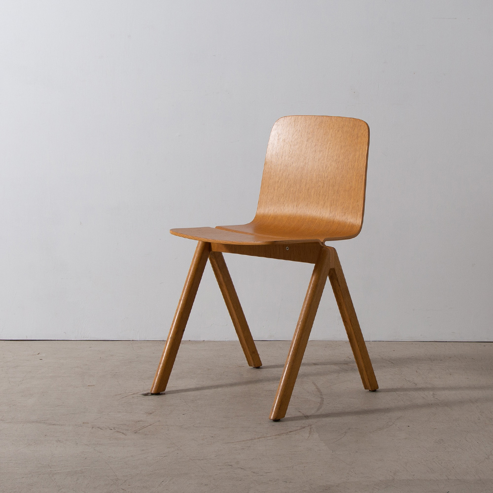 Vintage Ply Wood Chair
France , 1960s
フランスより、プライウッドの座面の構造の美しいヴィンテージチェア。
