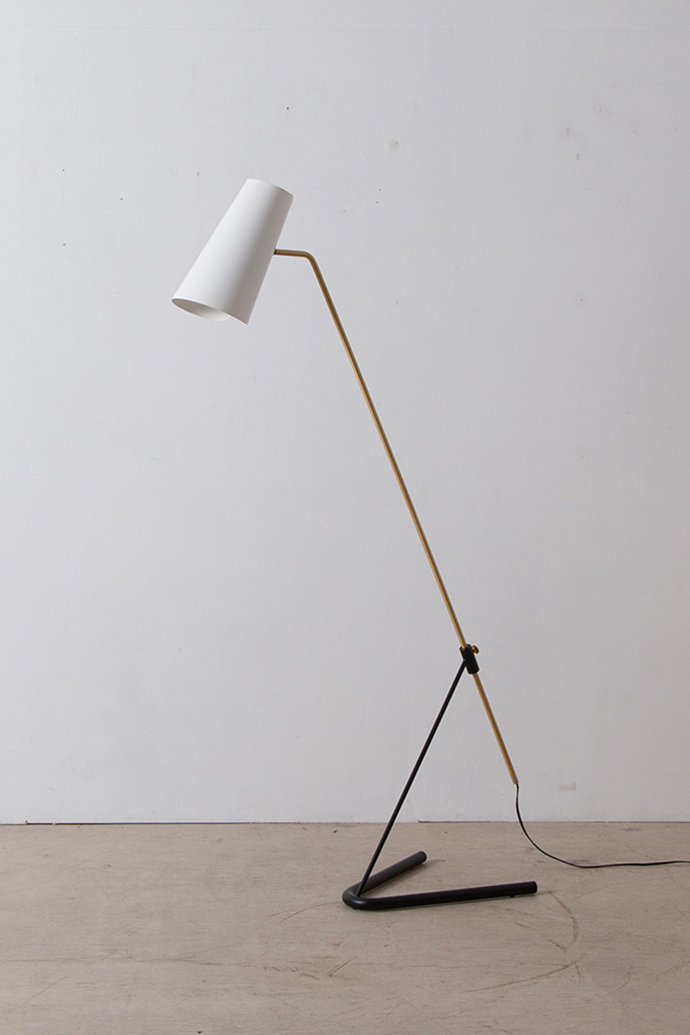 G21 Floor Lamp by Pierre Guariche for Sammode Studio in Brass and White