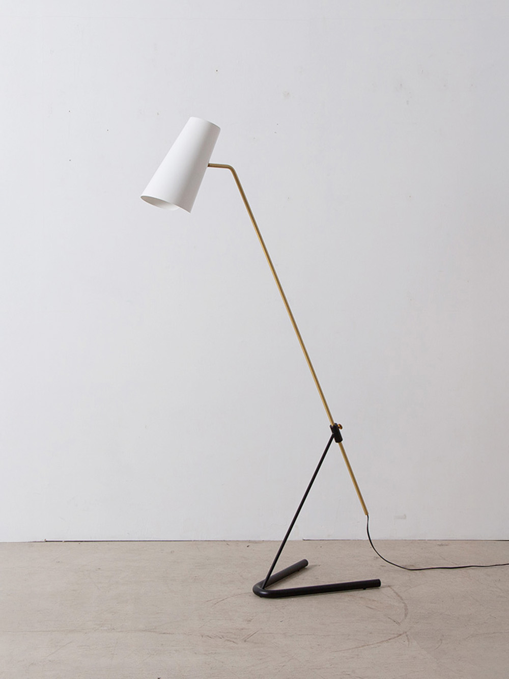 G21 Floor Lamp by Pierre Guariche for Sammode Studio in Brass and White