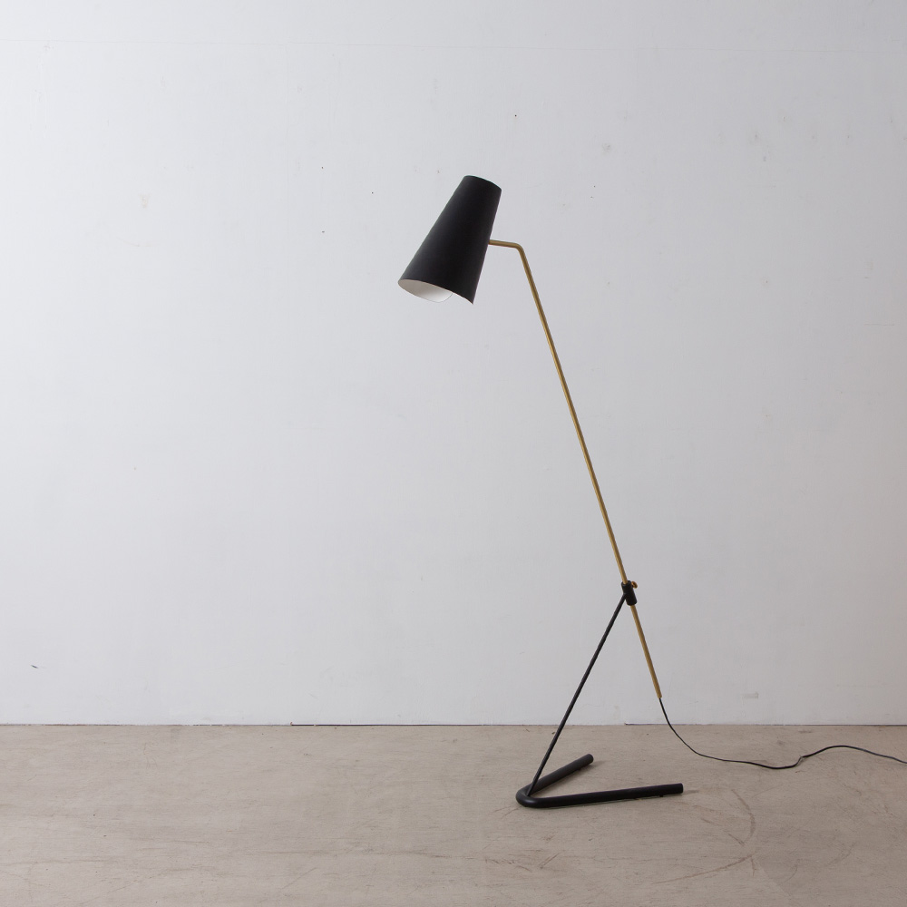 G21 Floor Lamp by Pierre Guariche for Sammode Studio in Brass and Black