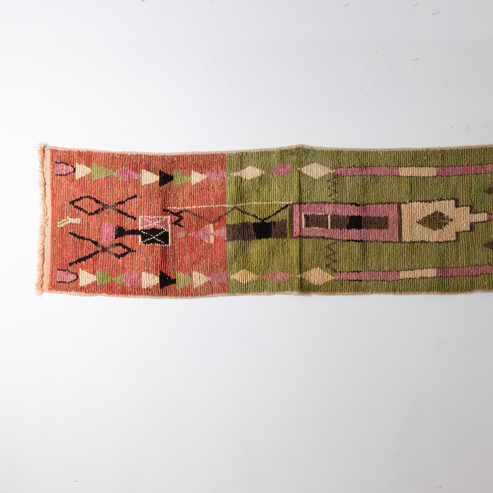 Vintage Rug from Boujad #008
Morocco , 1970s - 80s
配色の切り返しが美しいブジャド。
多種多様なデザインが随所に配置されており、心なしか物語のようなストーリ性を感じさせてくれる一枚です。
