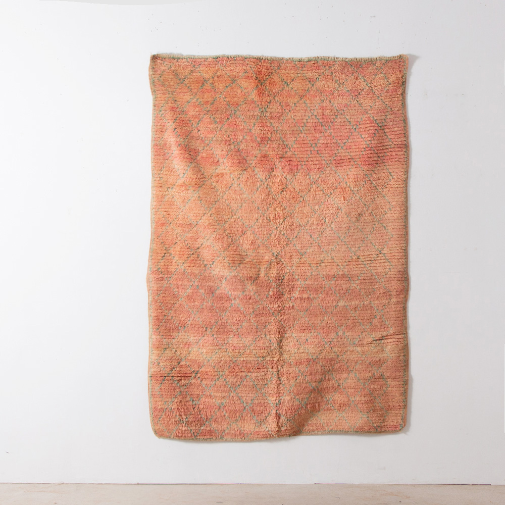 Vintage Rug from Boujad #036 in Wool
Morocco , 1980s-90s
柔かな色彩に経年変化したレッドカラーが美しいブジャド。
