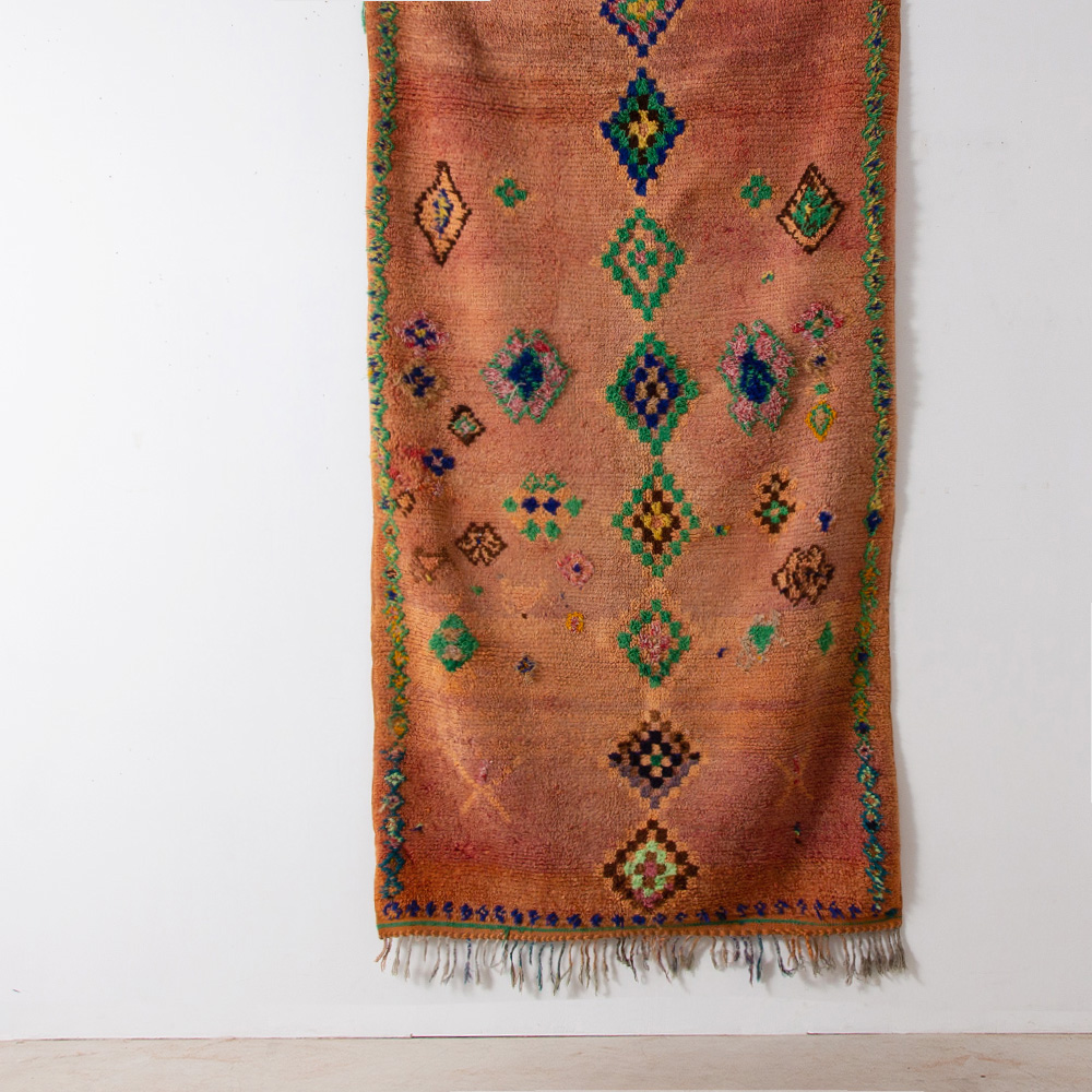 Vintage Rug from Boujad #038 in Wool
Morocco , 1980s-90s
毛足の長さが異なり、模様の立体感が楽しめるブジャド。

