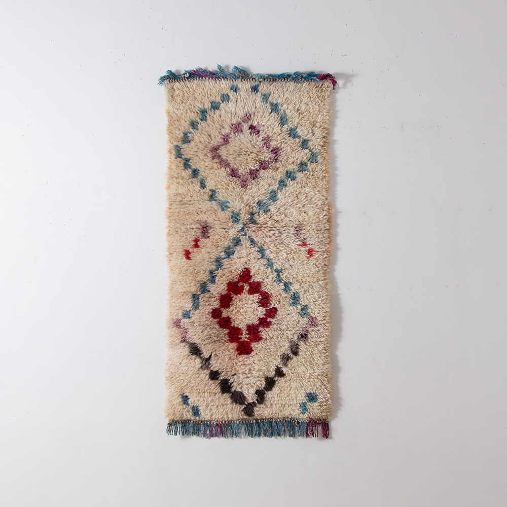 Vintage Rug from Aziral #063 in Wool
Morocco , 1980s
フリンジの色も美しいアジラル。
