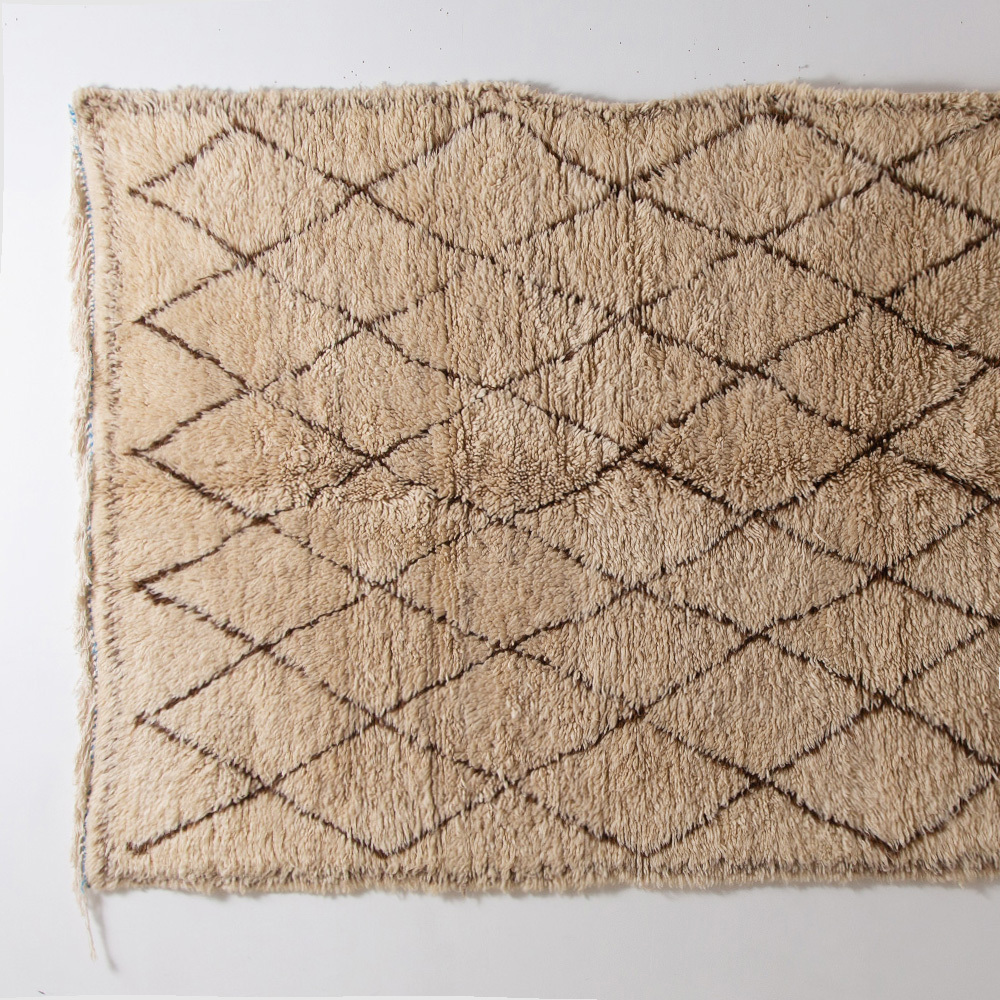 Vintage Art Rug from Beni Ouarain #018 in Wool
Morocco , 1980s
ウールの毛足と菱形のデザインが美しいベニワレン。
