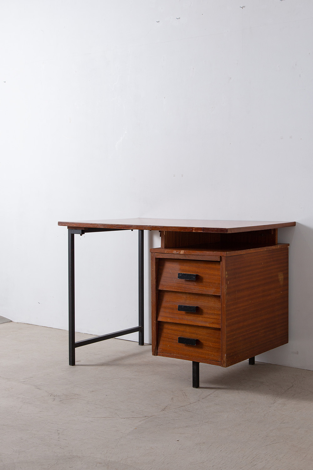 清澄白河,アンティークショップ,Antique,Vintage,Interior Design,アンティーク,ビンテージ,ヴィンテージ,家具,雑貨,インテリア,店舗什器,設計,インテリアデザイン,内装,什器,店舗設計,ギャラリー,フランス,ヴィンテージデスク,Desk,デスク,Pierre Paulin,ピエール・ポラン,THONET,トーネット,Série CM 172,