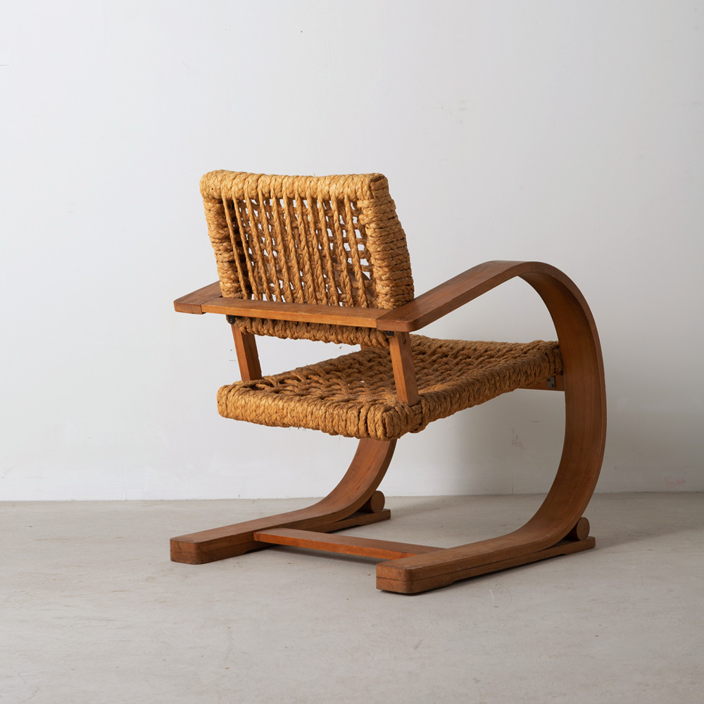 Lounge Arm Chair by Audoux & Minet for Vibo Vesoul
France , 1950s
フランスのデザイナー Adrien Audoux と Frida Minet によるデザインユニット Audoux & Minet（オード・ミネ）によるアームチェア。
