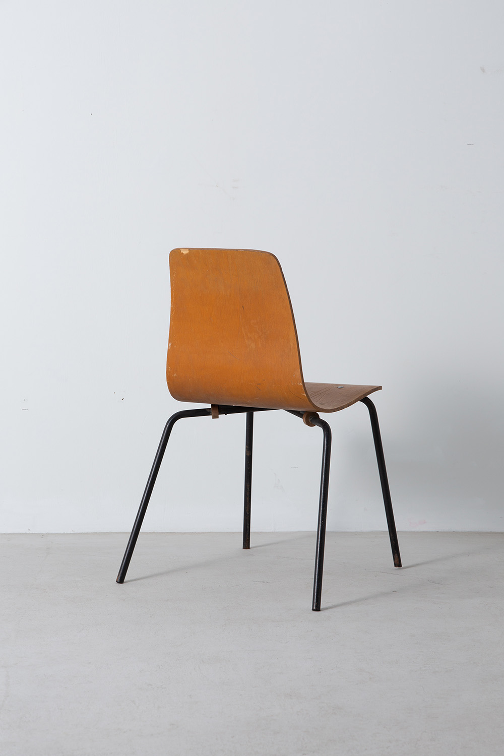 stoop | Papyrus Chair by Pierre Guariche