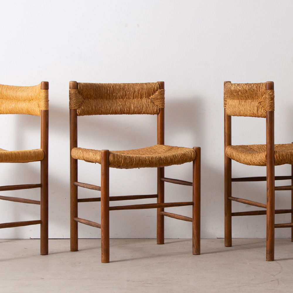 Dordogne Chair Attribute to Charlotte Perriand for Sentou
France , 1960s
フランスから、Robert Sentou社によって製作された Dordogne Chair（ドルドーニュ・チェア）
フランスのコレーズ地方を流れる Dordogne 川に由来し名付けられたこのチェアは、丸みを帯びたデザインと藁編みの座面・背面が柔らかな雰囲気を与えてくれる美しい1脚です。
同デザイン4脚入荷しています。
Sentou社 は1947年、戦後のフランスで Robert Sentou がモーザック刑務所の囚人を更生させるプロジェクトの一環として、フランス南西部に最初の工房「La Chaise Paillée」を設立したことから始まり、当時世界で流行していた、藁編みが使用されたチェアの本格的なノウハウを培いました。
その後は若いデザイナーのためにギャラリーを企画したり、経営権を譲るなど、柔軟な姿勢で家具デザインと会社の発展に努めました。
