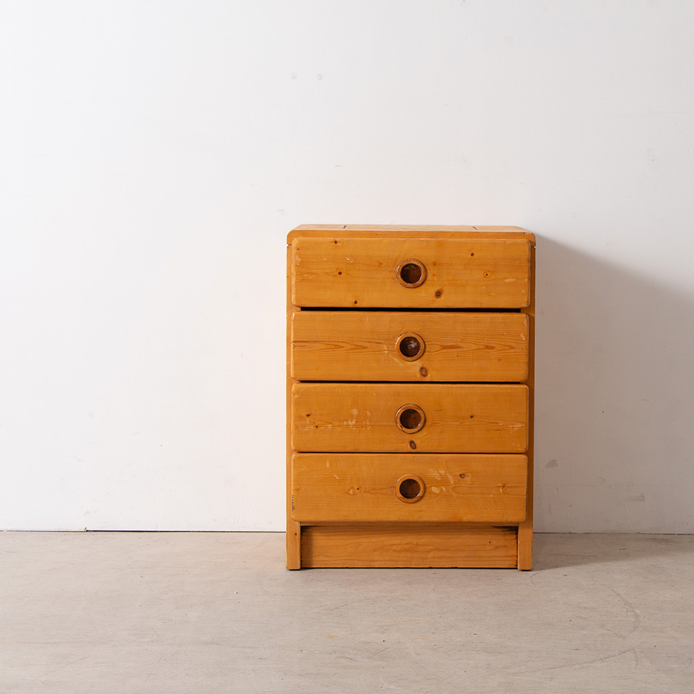 Bed Side Cabinet with Drawer by Charlotte Perriand
france , 1960s
Charlotte Perriand（シャルロット・ペリアン）が携わったフランスの 