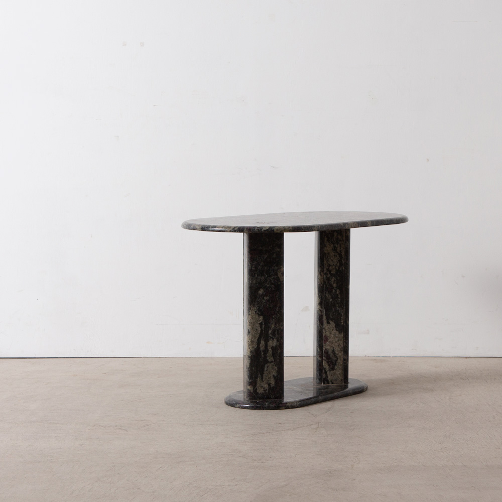 Orval Marble Coffee Table in Marble
France , 1960s
フランスより、大理石製の美しいコーヒーテーブル。
