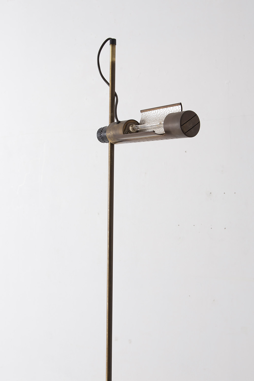 stoop | Italian Vintage Floor Lamp in Brass and Black