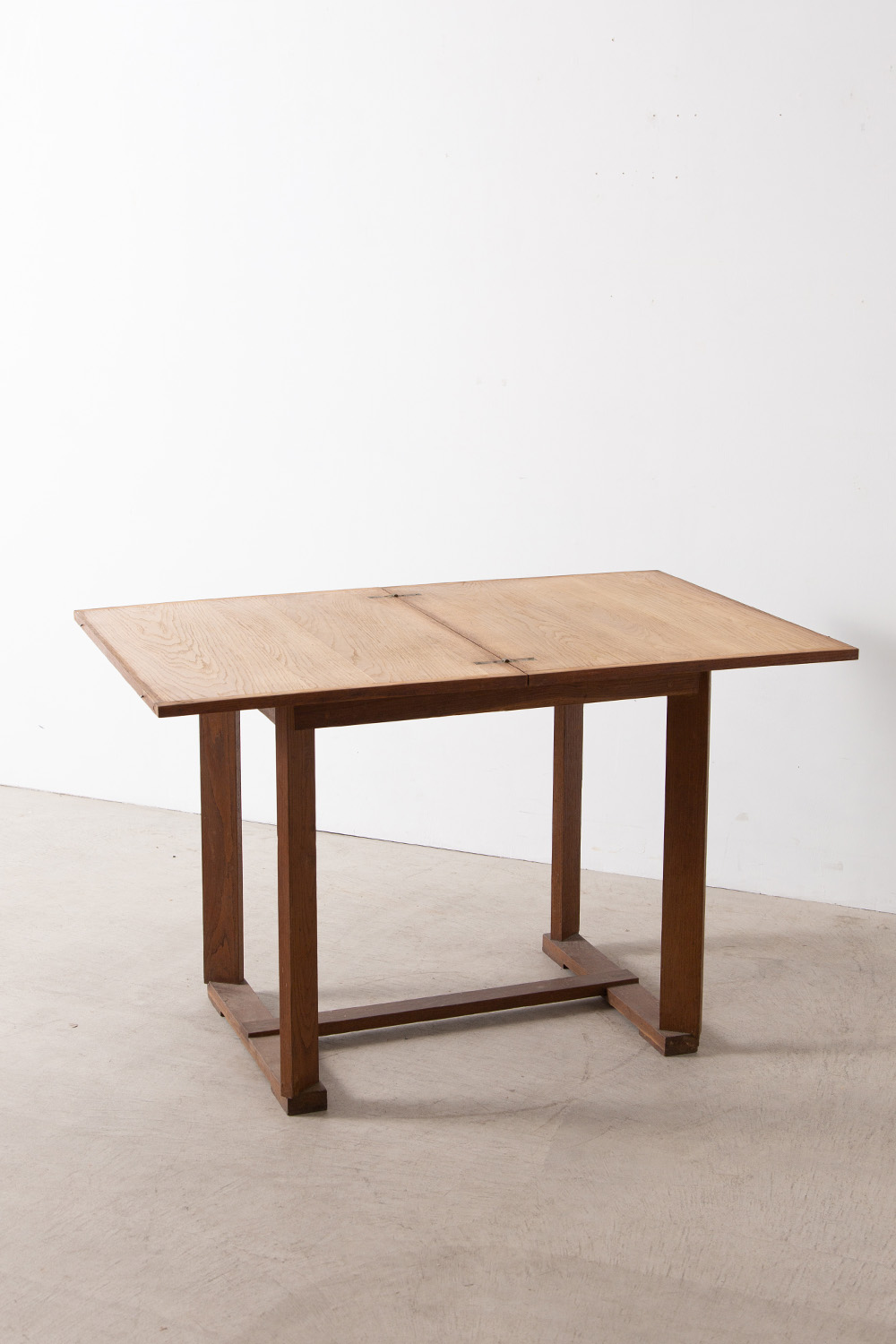 stoop | French Vintage Extension Table in Oak