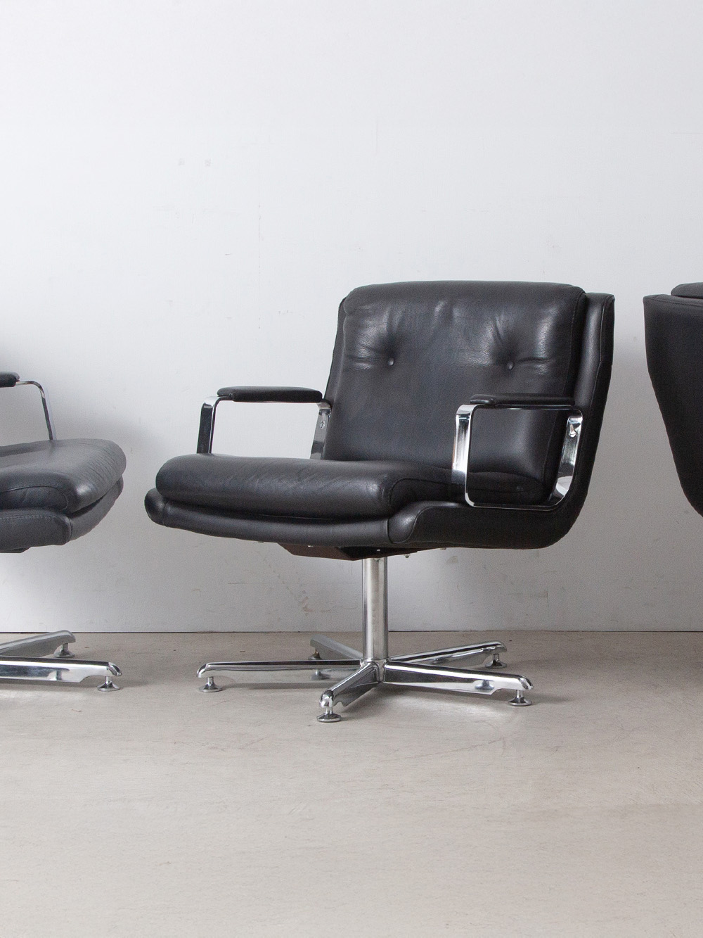 Raphael Raffel Style Rouge Chair in Leather and Steel