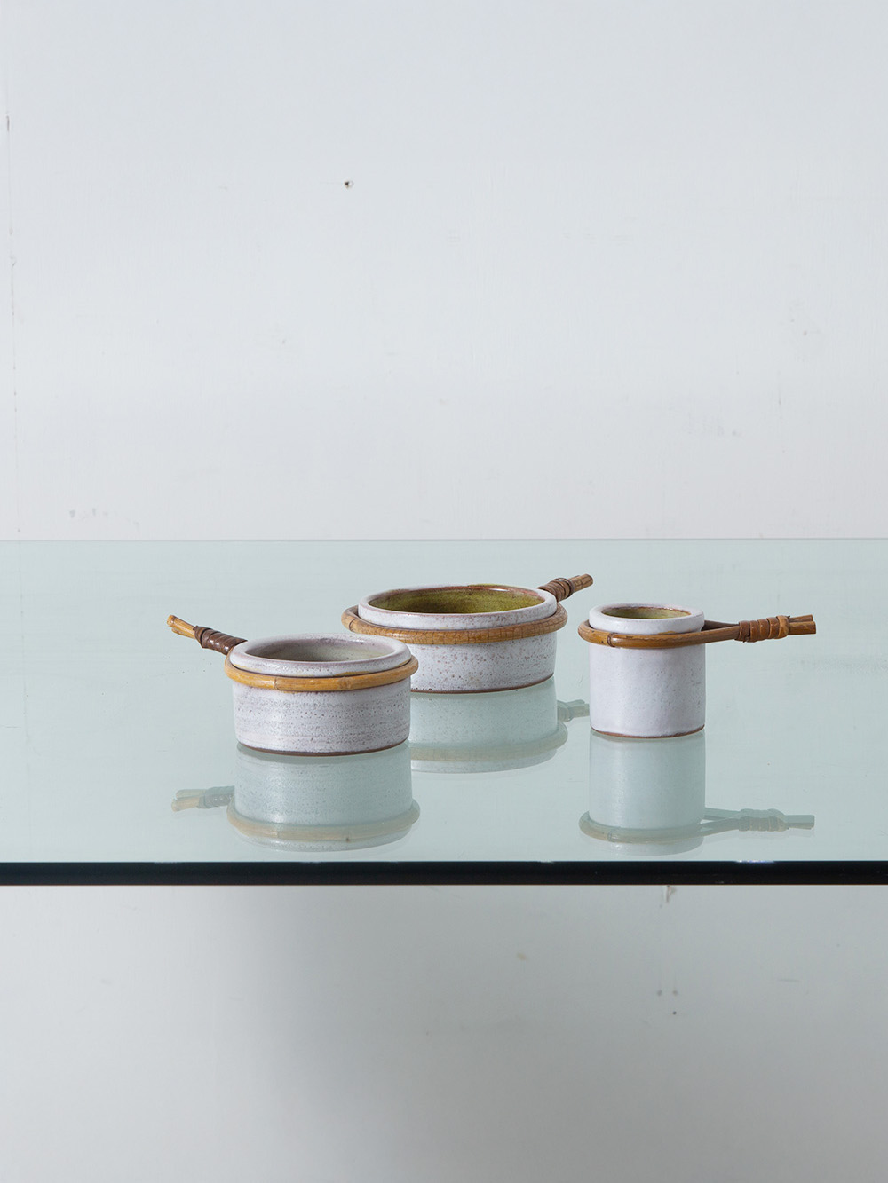 Vide Poche by Frères Cloutier in Ceramic and Rattan