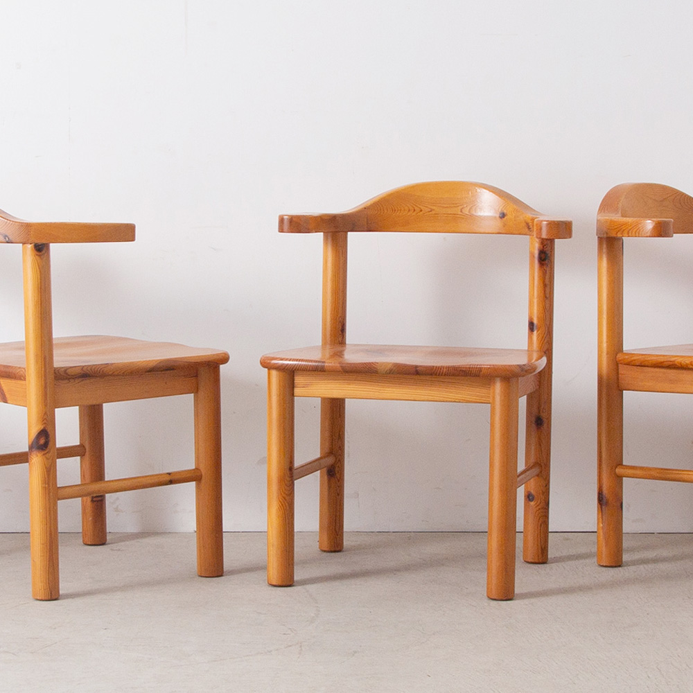 Arm Chair by Rainer Daumiller for Hirtshals Savvaerk in Pine
Denmark , 1970s
デンマーク出身のデザイナー、Rainer Daumiller（ライナー・ドーミラー）によるHirtshals Savvaerk社製のダイニングアームチェア。
パイン材による素材と、丸みを帯びたシルエットが温かみを感じさせるチェアです。
