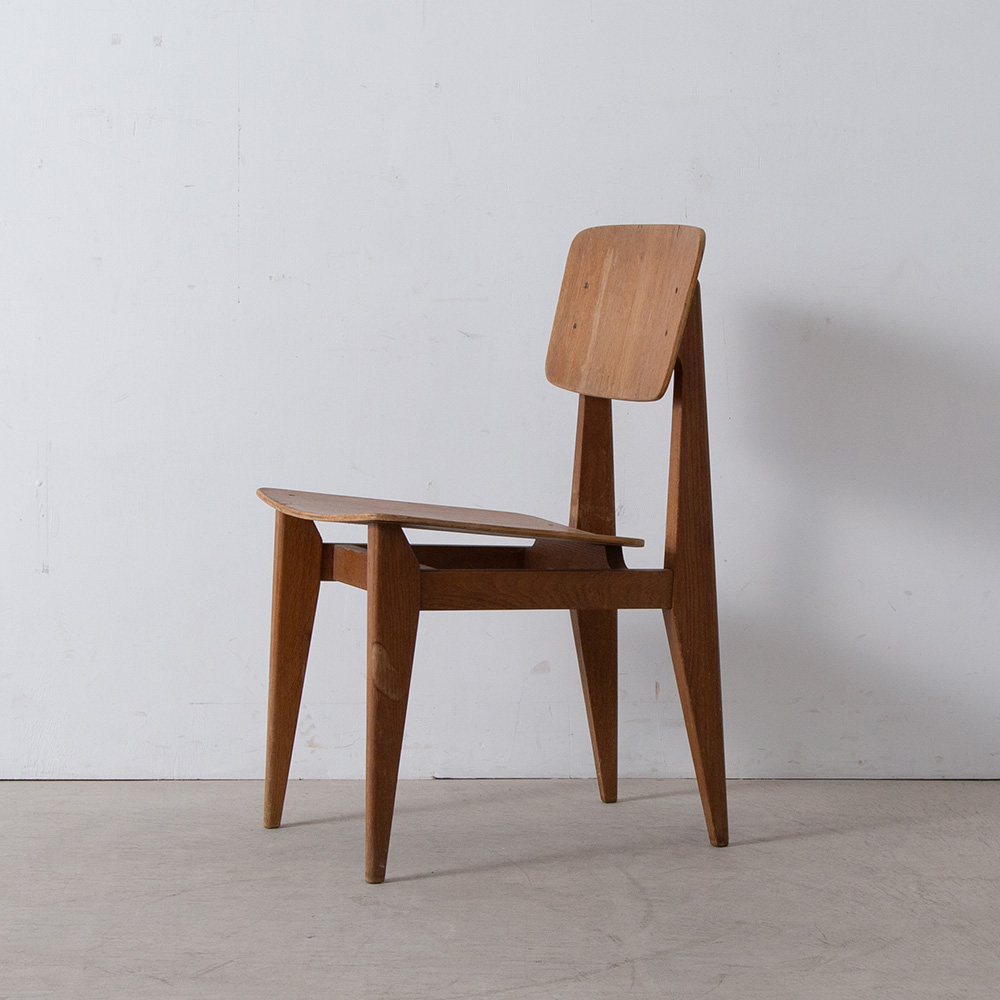 C-Chair by Marcel Gascoin in Oak
France , 1950s
フランス人デザイナー Marcel Gascoin（マルセル・ガスコアン）によってデザインされた Cチェア。
