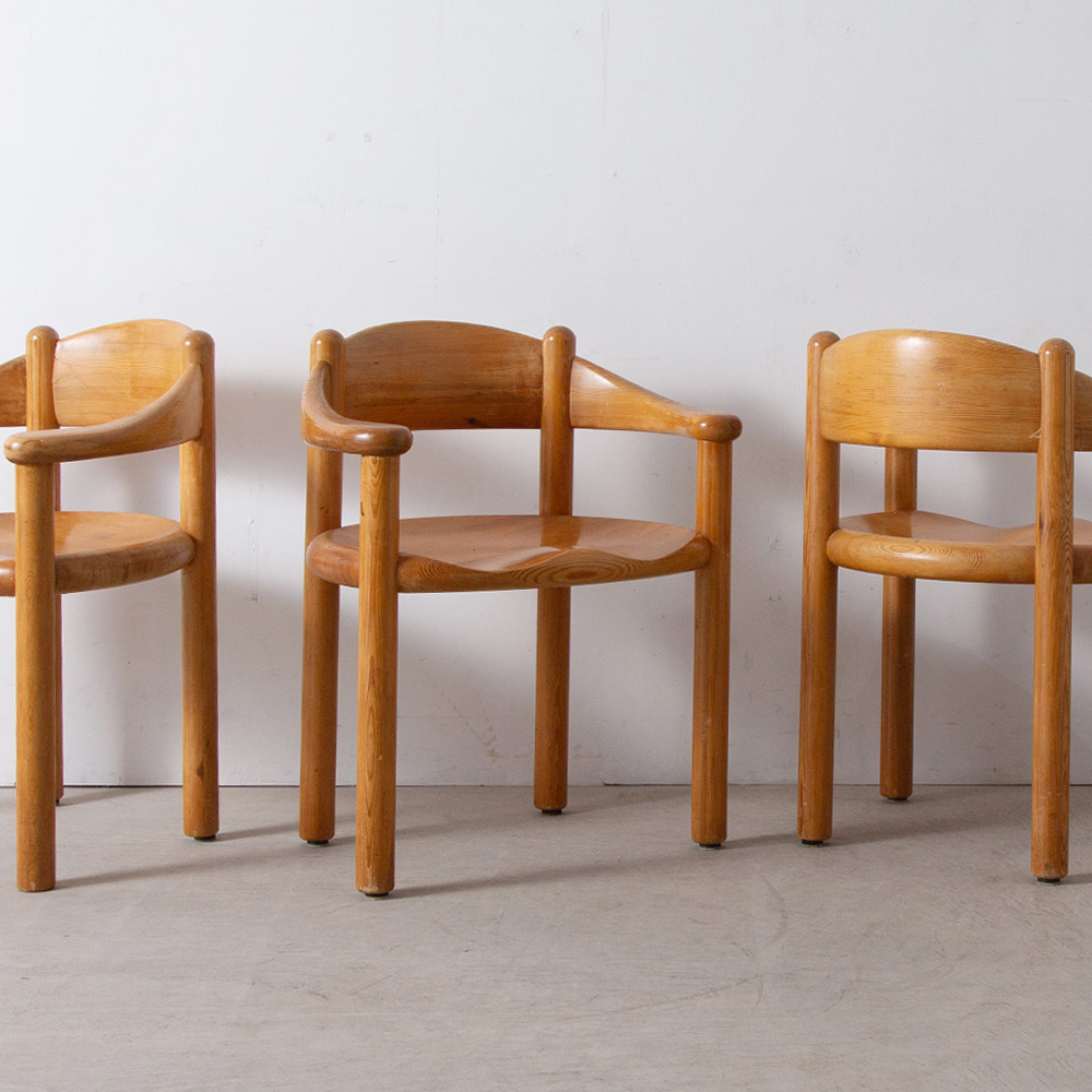 Dining Chair by Rainer Daumiller for Hirtshals Savvaerk in Pine
Denmark , 1970s
デンマーク出身のデザイナー、Rainer Daumiller（ライナー・ドーミラー）によるHirtshals Savvaerk社製のダイニングアームチェア。
パイン材による素材と、丸みを帯びたシルエットが温かみを感じさせるチェアです。
同デザイン6脚入荷しています。
