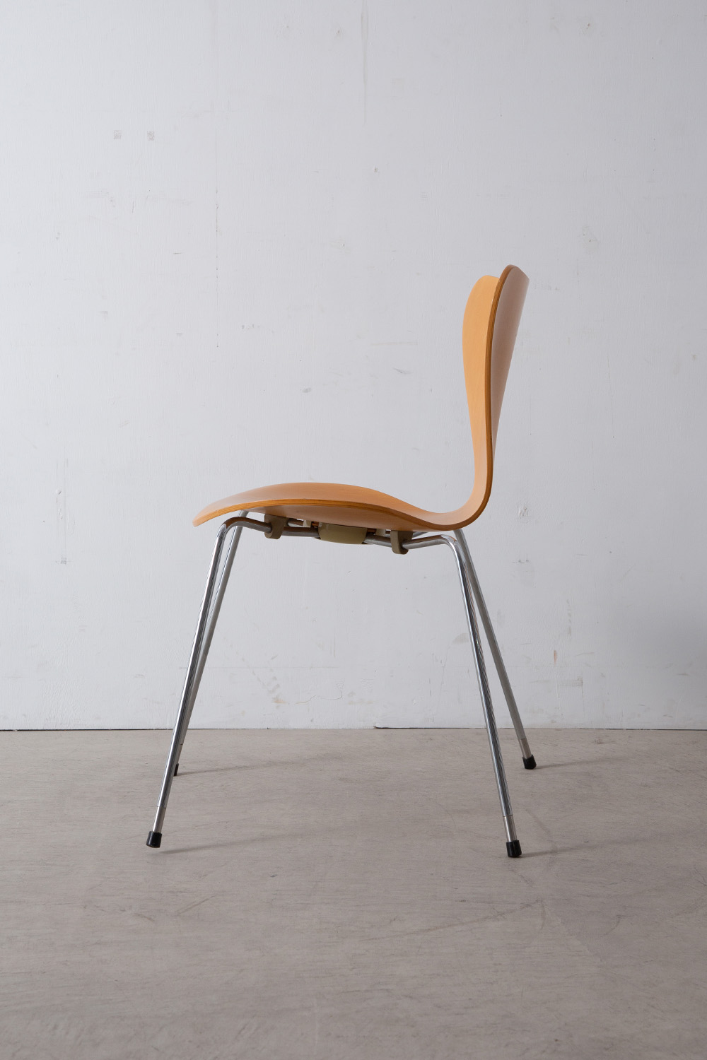 stoop | 'SERIES 7' Chair by Arne Jacobsen for Fritz Hansen